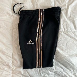 Adidas Essentials Tapered Sweat Pants Joggers Black with Camo Stripes
